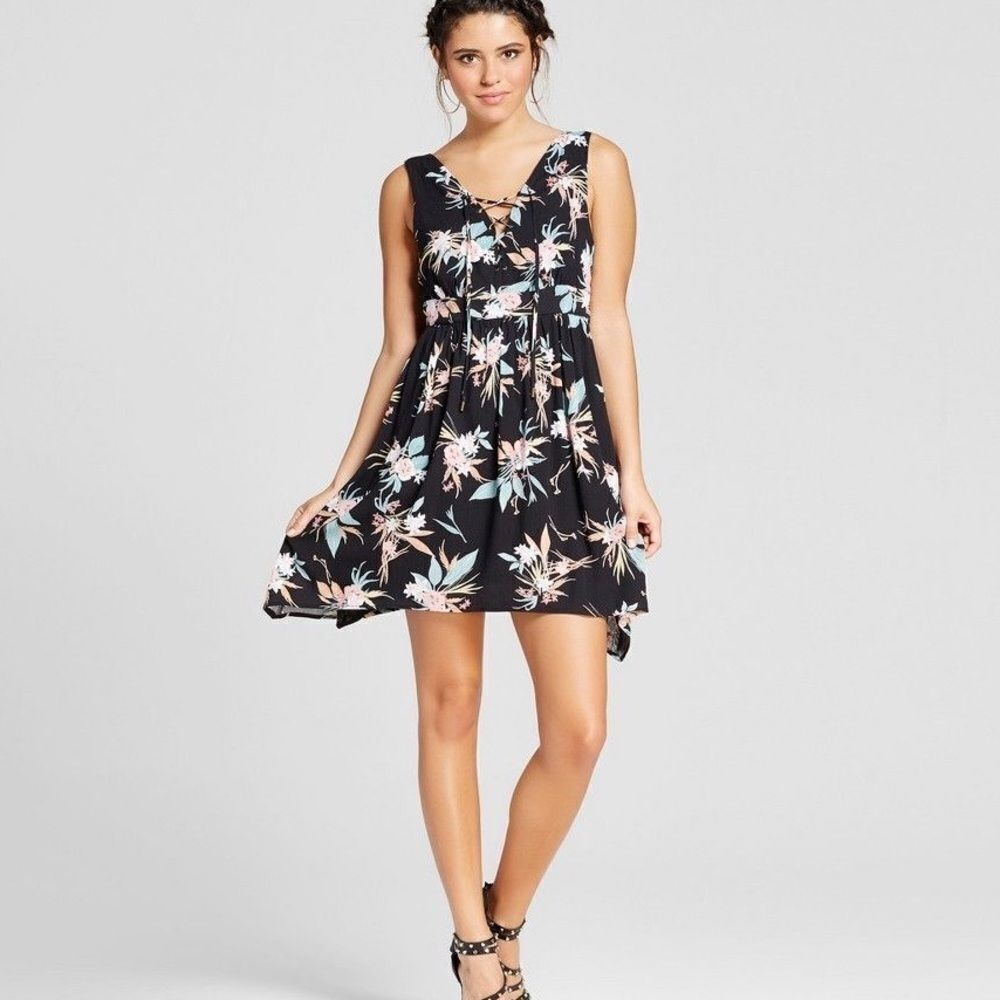 Hint of Mint | Sleeveless Floral Lace Up Dress